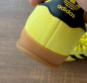 " Shock Yellow " - ADIDAS GAZELLE - Size 11*