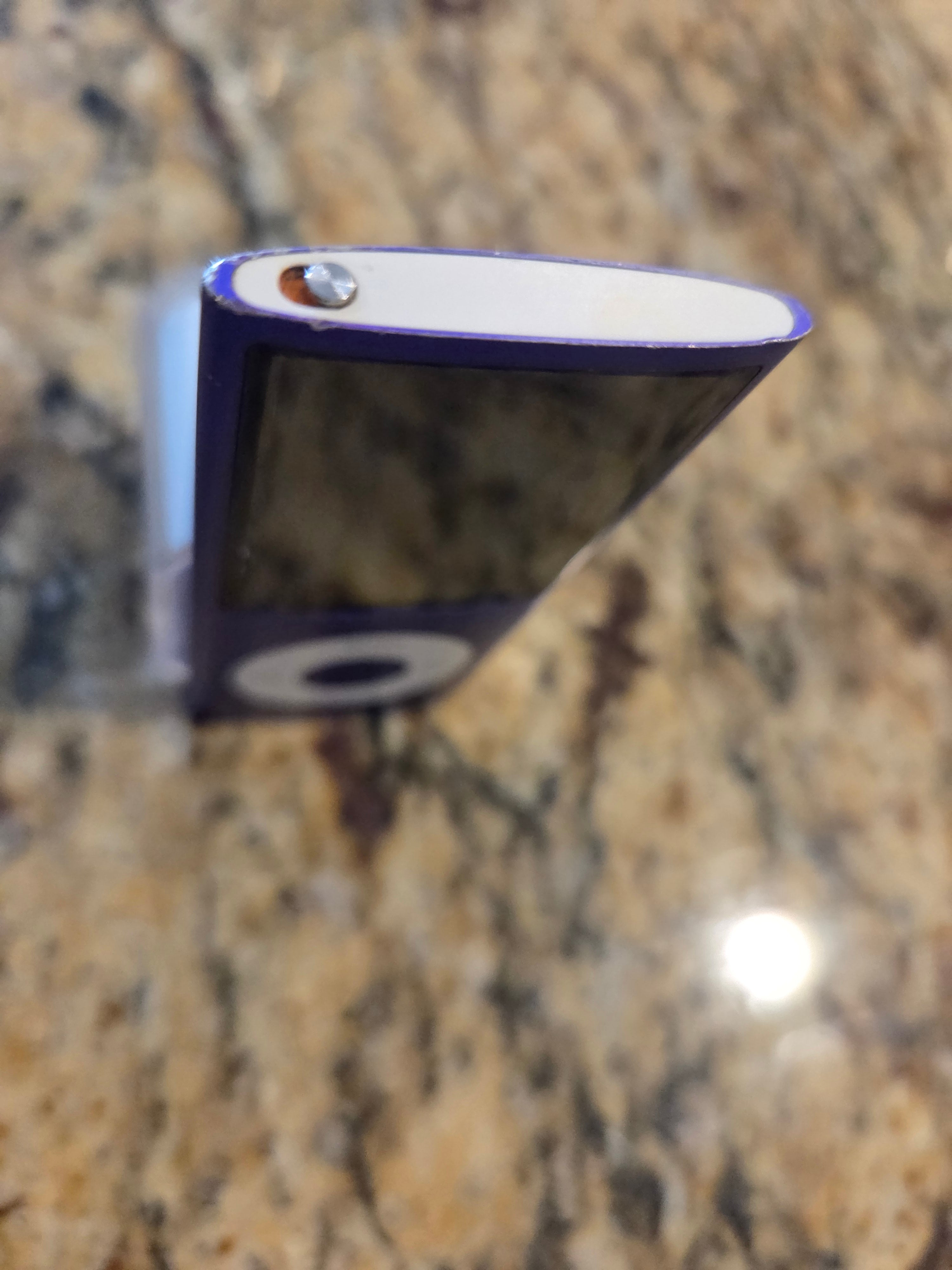 iPod Nano (2008) * 8GB - PURPLE