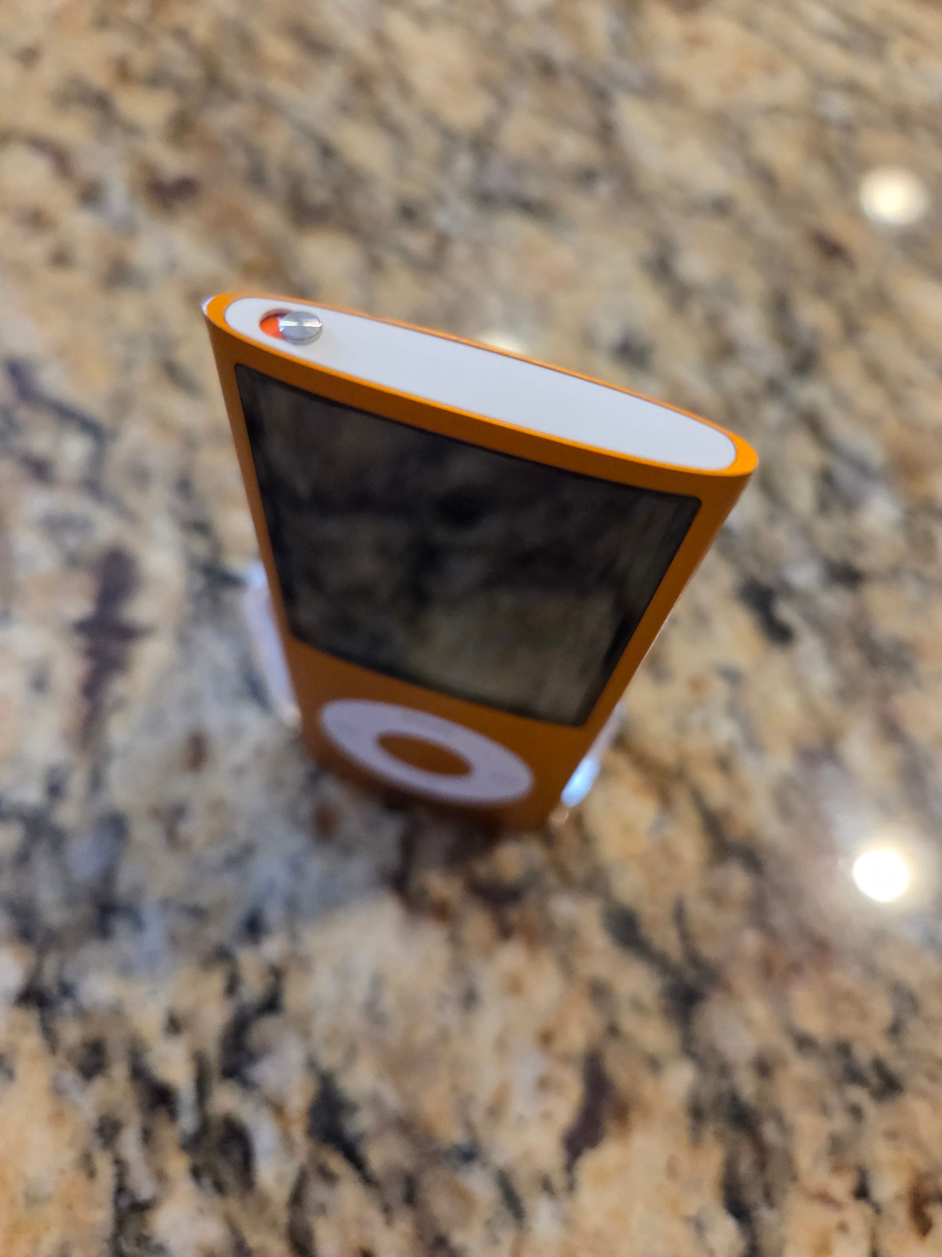 iPod Nano (2008) * 16GB - ORANGE GOLD