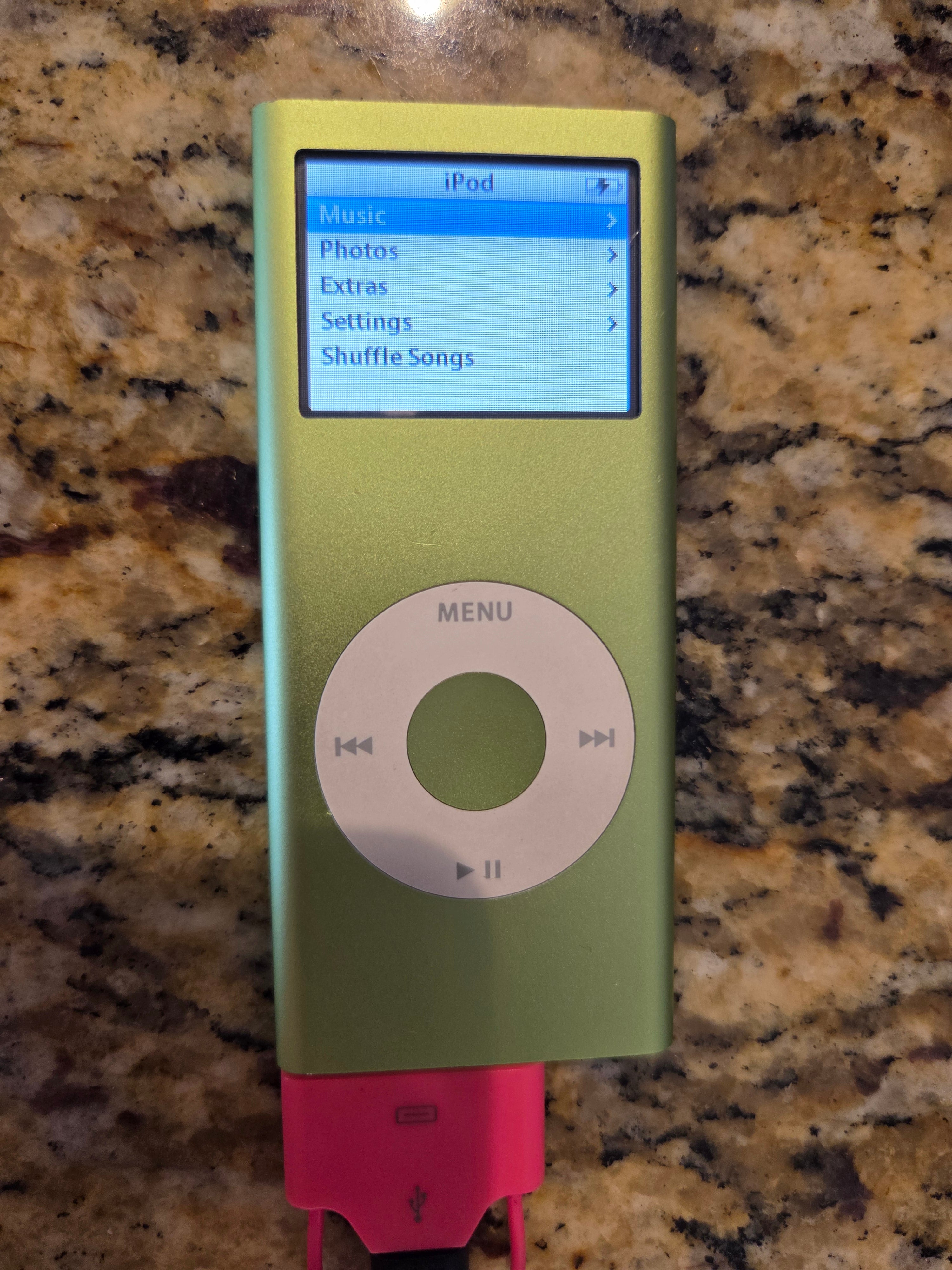 iPod Nano (2006) * 4 GB ** Does not hold a charge ** - LIME GREEN