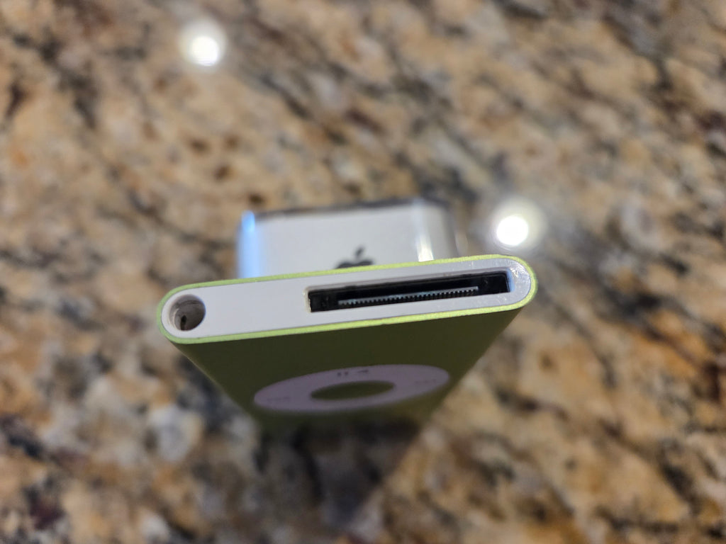 iPod Nano (2006) * 4 GB ** Does not hold a charge ** - LIME GREEN