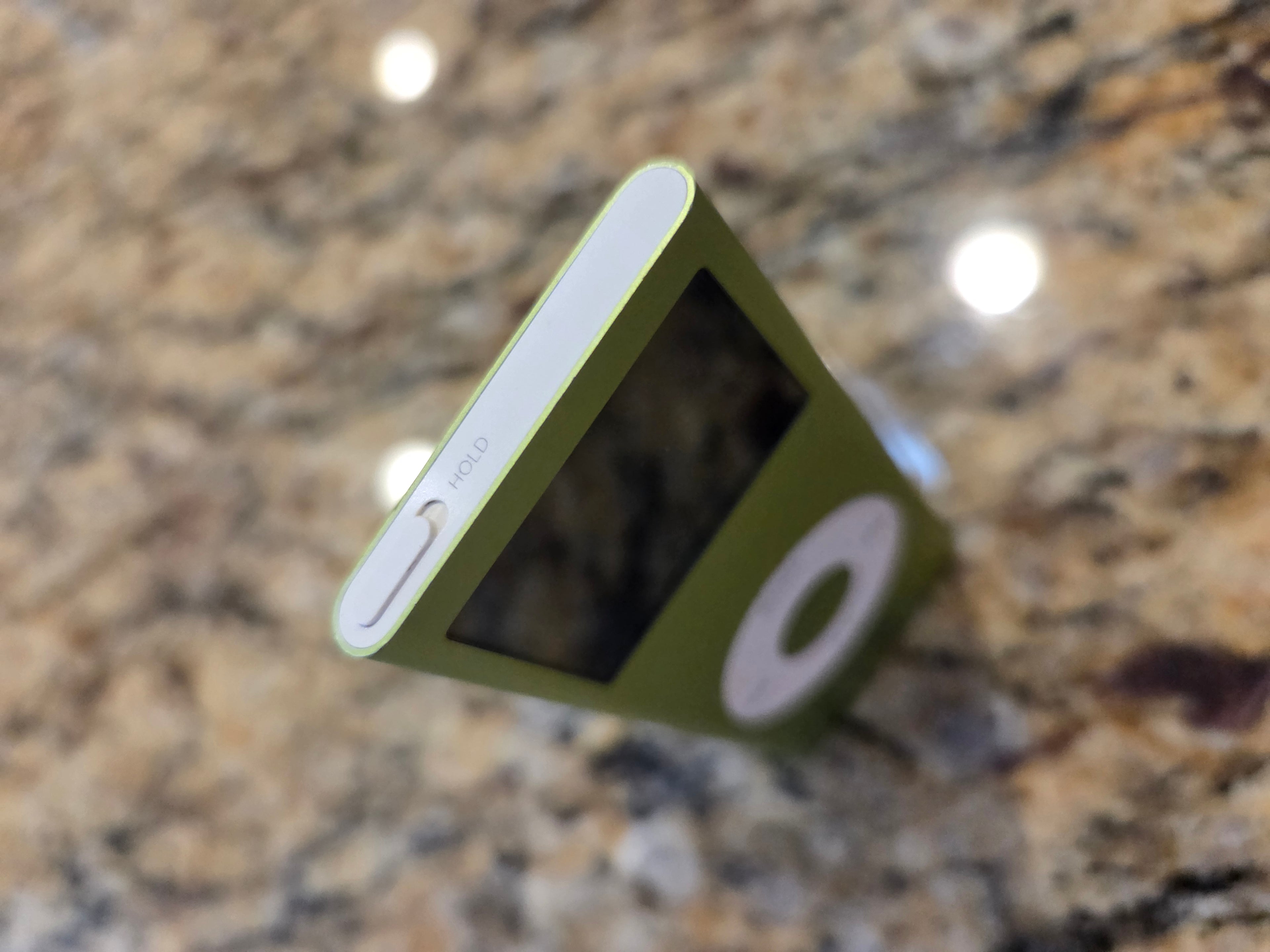 iPod Nano (2006) * 4 GB ** Does not hold a charge ** - LIME GREEN