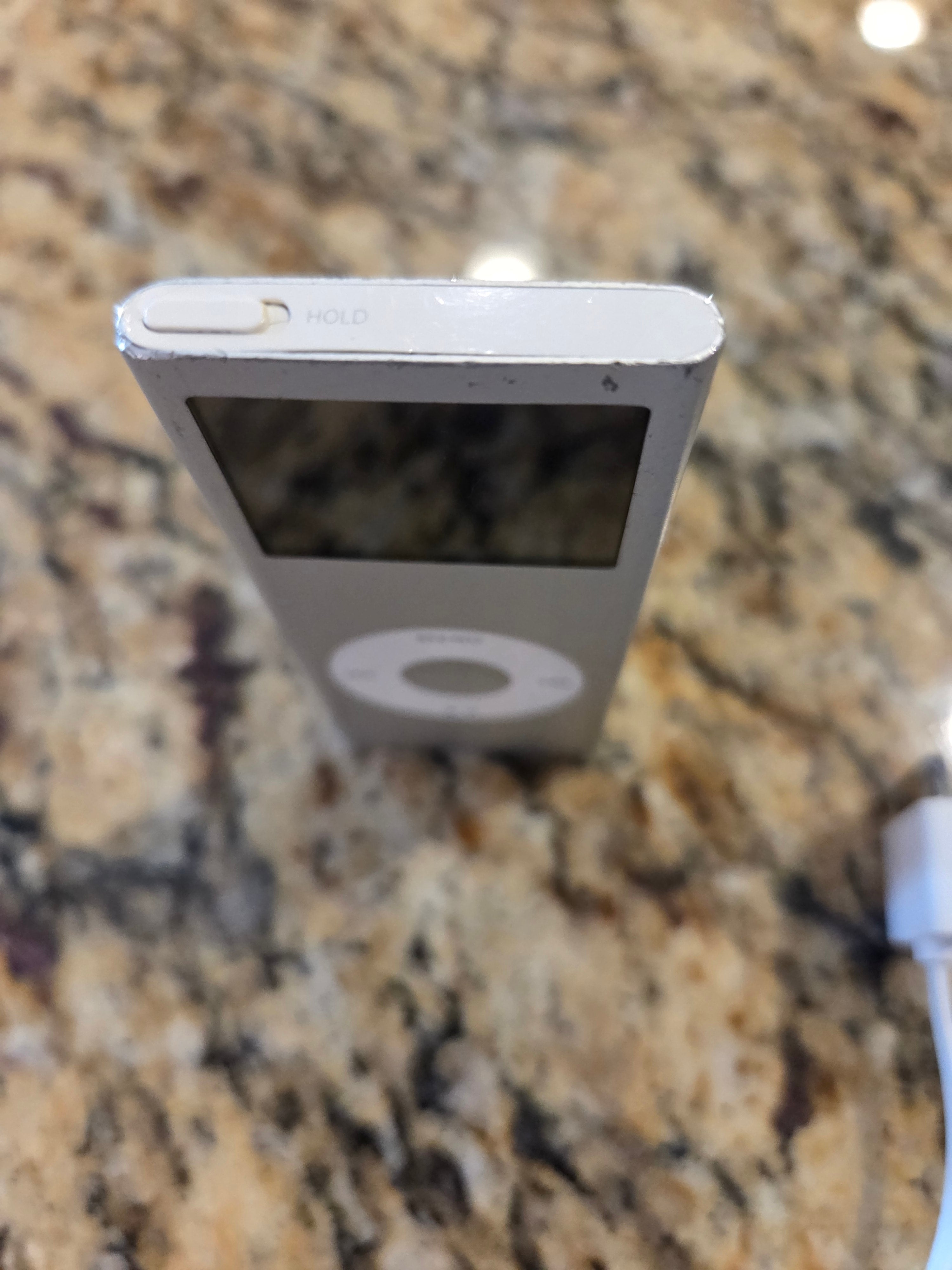 iPod Nano (2006) * 2GB ** Does not hold a charge ** -SILVER