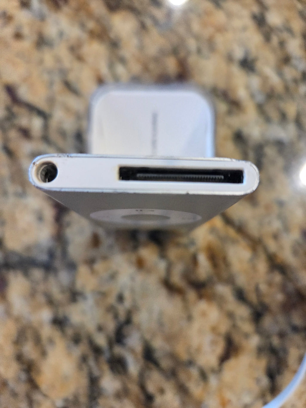 iPod Nano (2006) * 2GB ** Does not hold a charge ** -SILVER