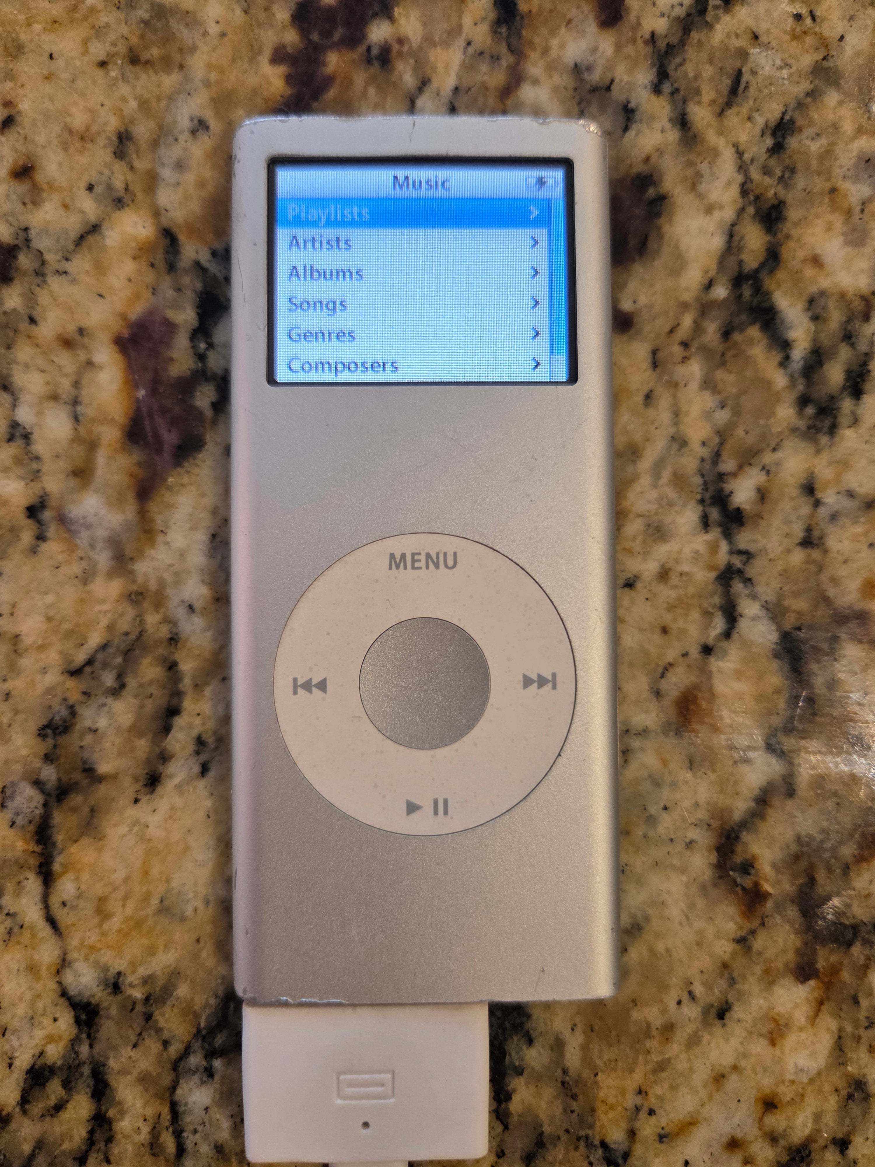 iPod Nano (2006) * 4GB - Top Piece Missing ** Does not hold a charge ** - SILVER