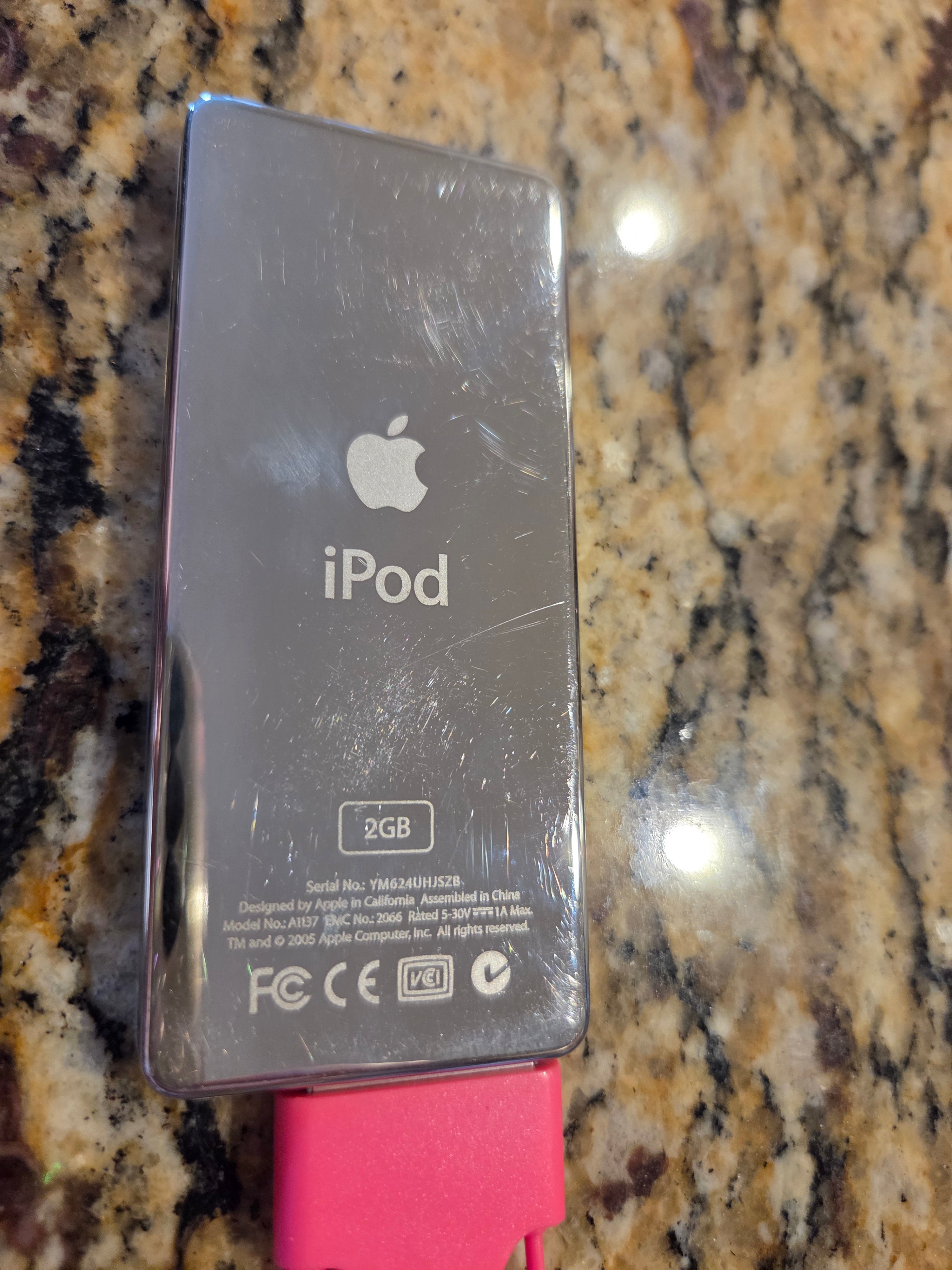 iPod (2005) * 2GB - WHITE