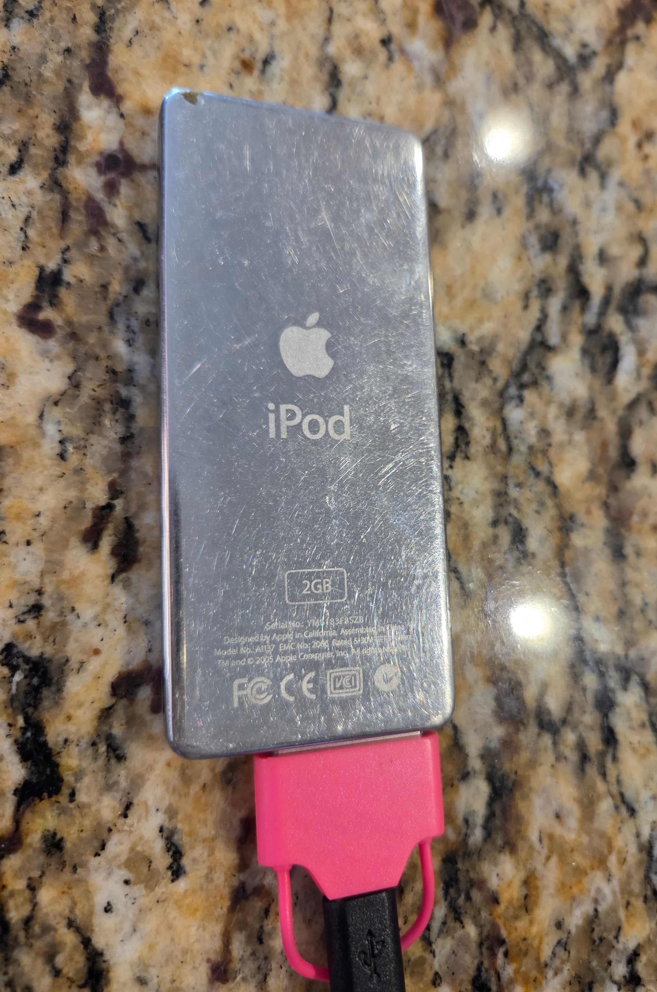 iPod (2005) * 2GB - WHITE