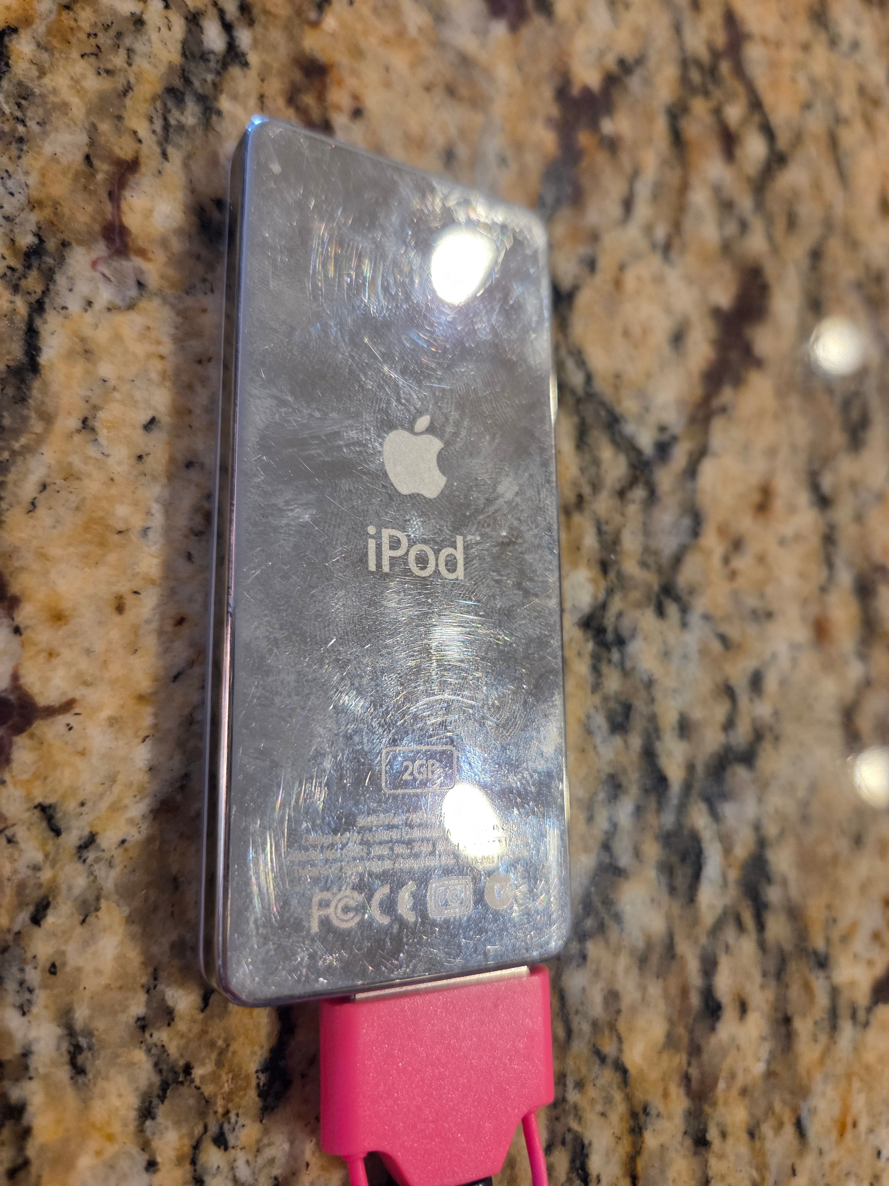iPod (2005) * 2GB - WHITE