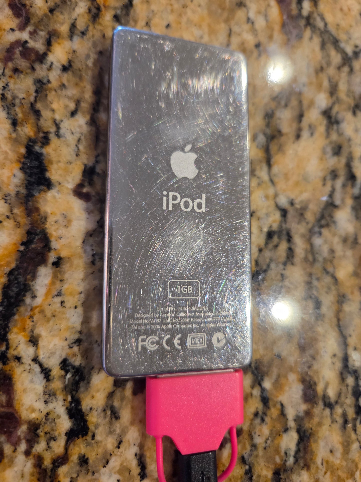 iPod * 1GB - WHITE