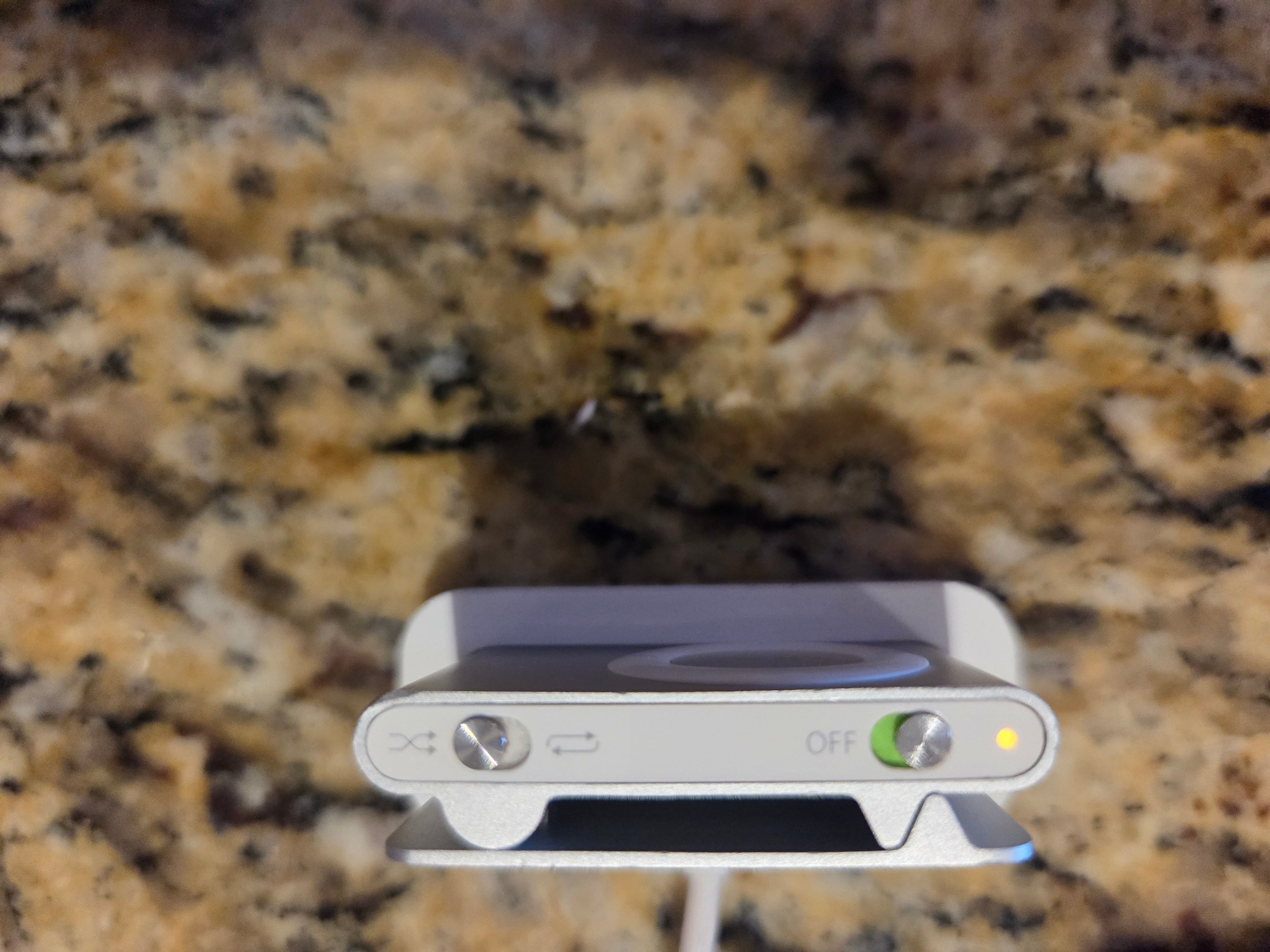 iPod Shuffle * 2GB - SILVER