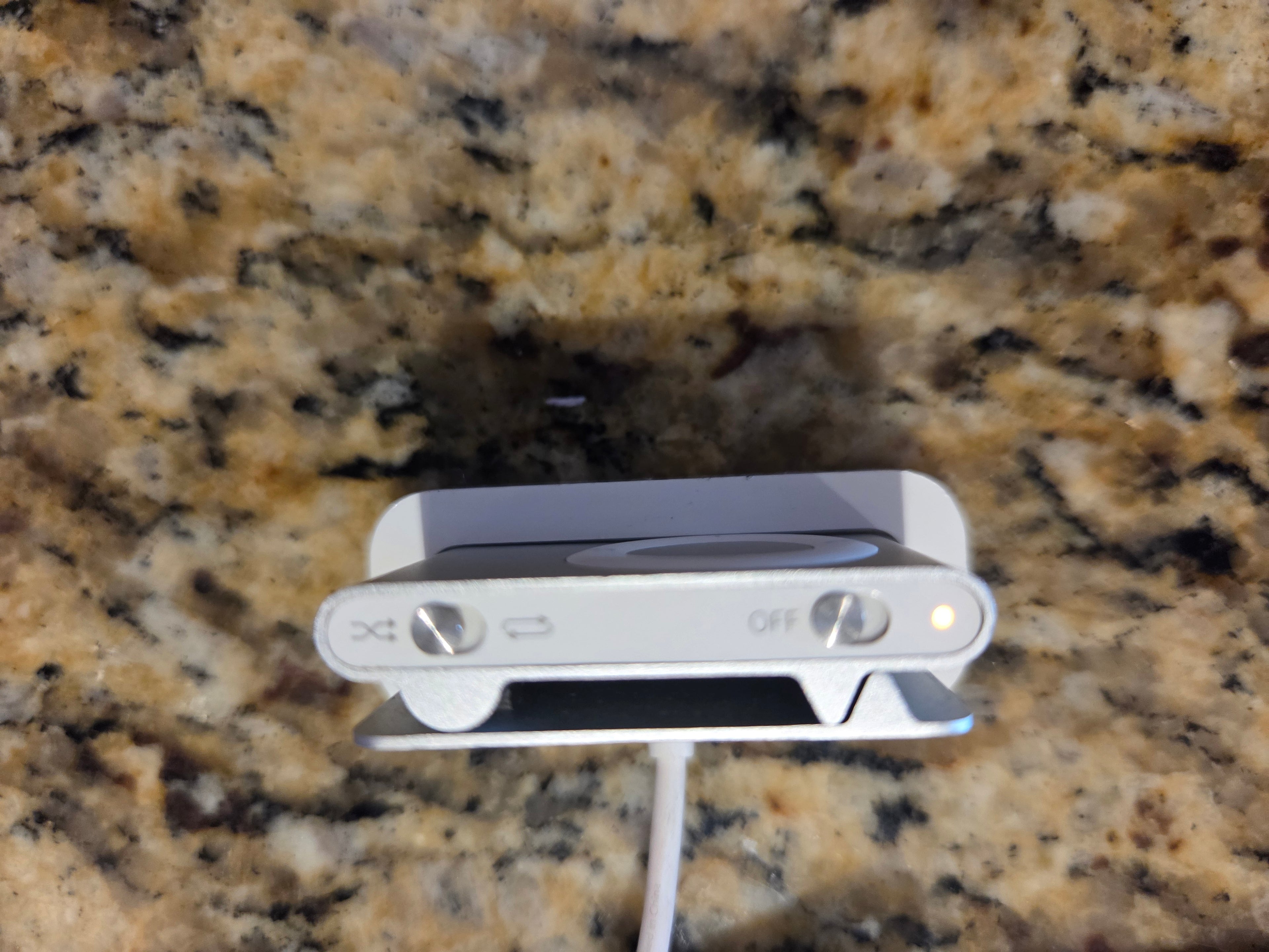 iPod Shuffle * 2GB - SILVER