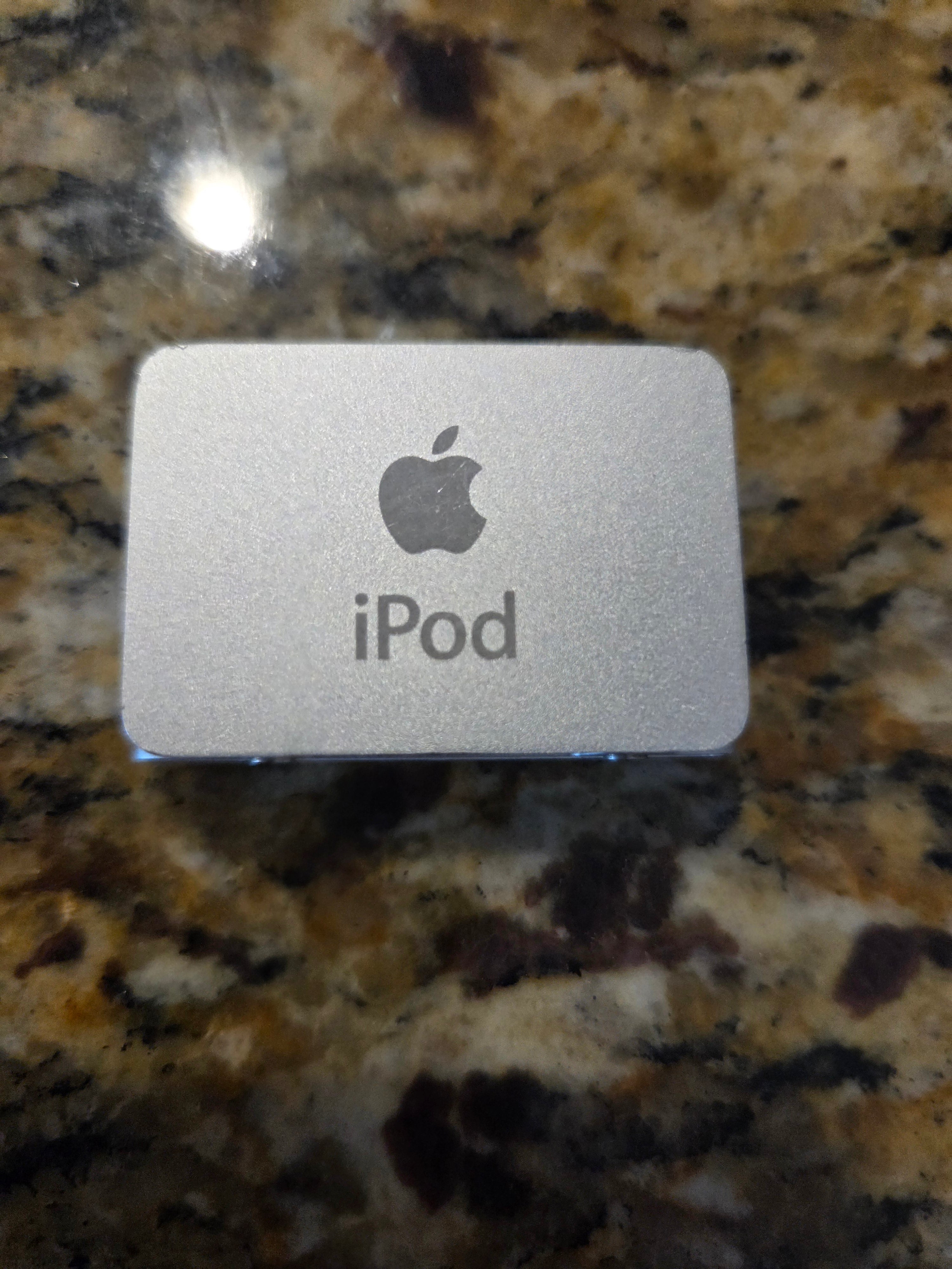 iPod Shuffle * 2GB - SILVER