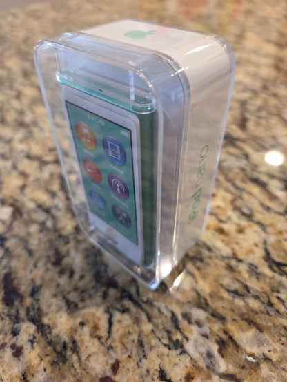 iPod Nano In Case - 16GB - GREEN