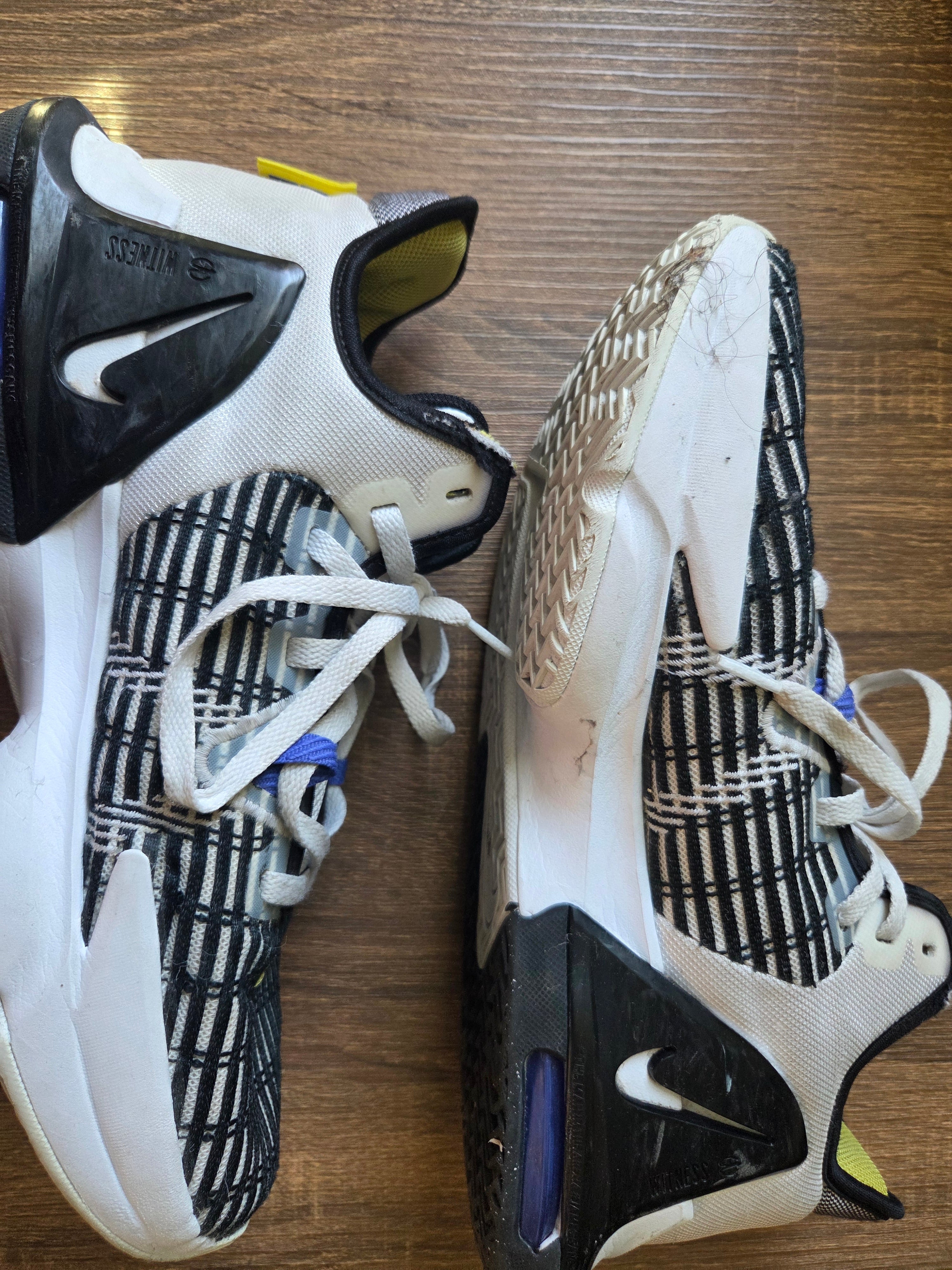 LEBRON WITNESS VI - Size 11.5*