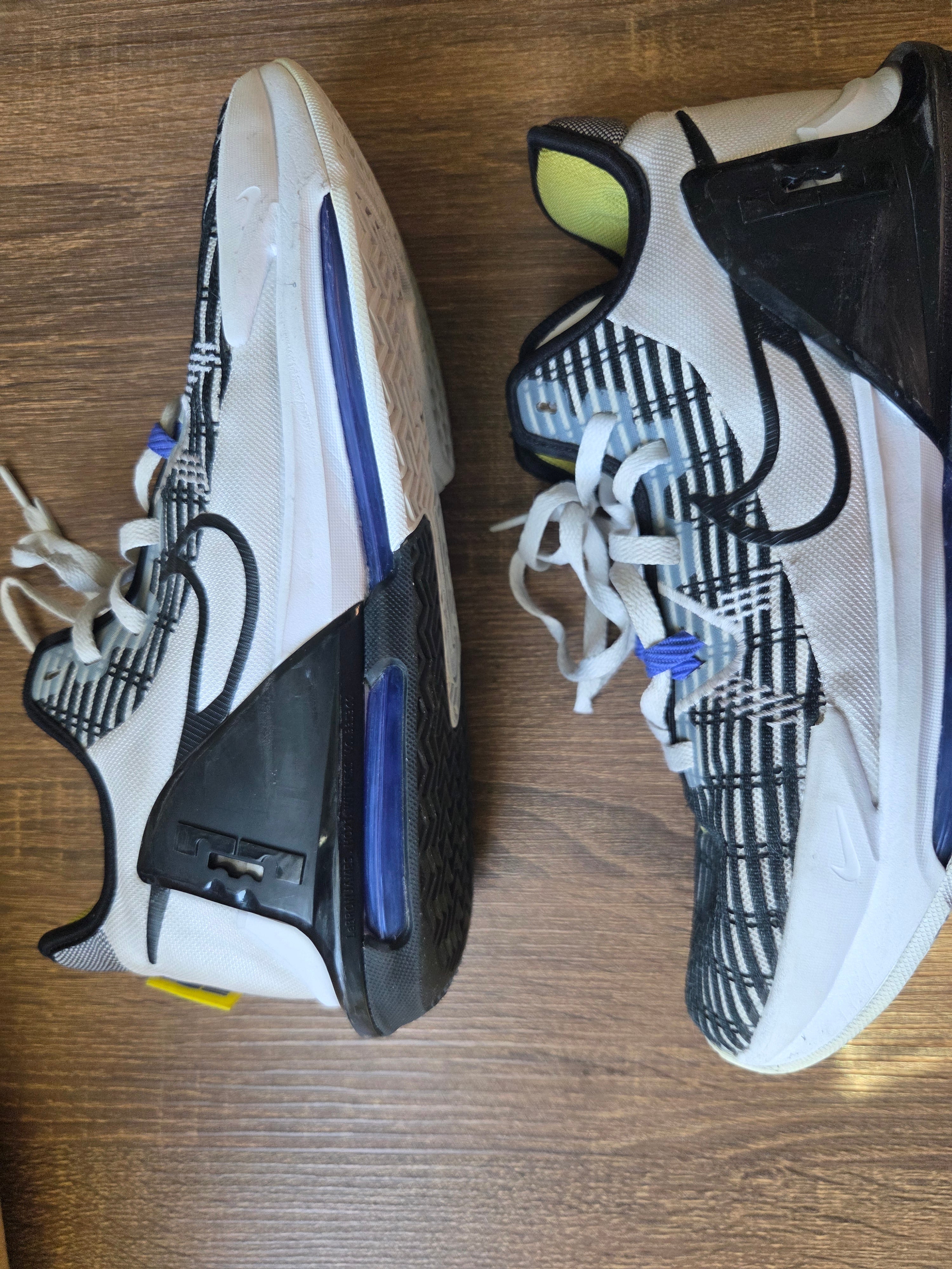 LEBRON WITNESS VI - Size 11.5*