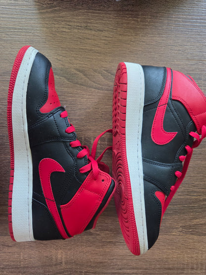 Black and Red - AIR JORDAN - Size 6.5 KIDS*