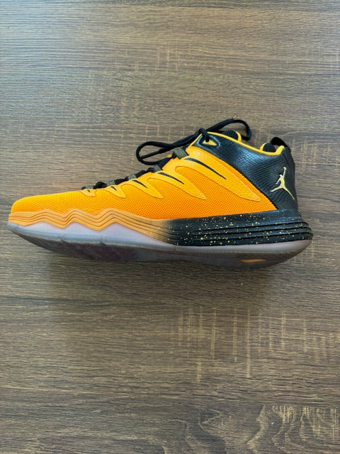 " Yellow Dragon " - NIKE AIR JORDAN - Size 11