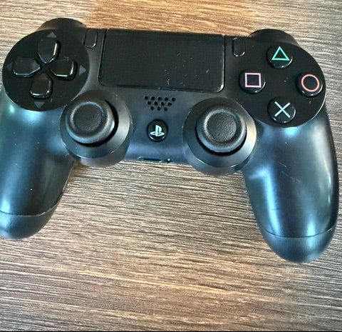 PS4 Bundle w/ 2 Controllers & 3 Games !