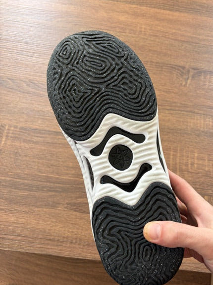 " Black Summit White " - NIKE COSMIC UNITY 3 - 11.5*