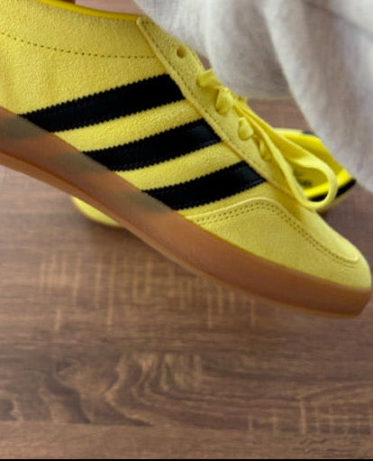 " Shock Yellow " - ADIDAS GAZELLE - Size 11*