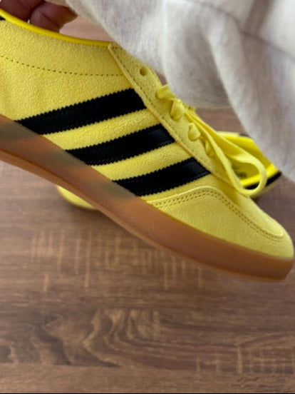" Shock Yellow " - ADIDAS GAZELLE - Size 11*