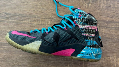 " Chromosomes "- LEBRON 12 - Size 11*
