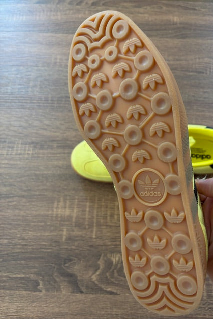 " Shock Yellow " - ADIDAS GAZELLE - Size 11*