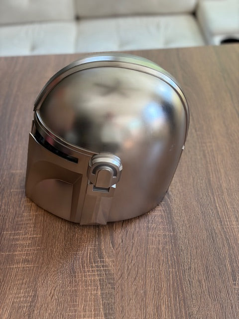 STAR WARS THE BLACK SERIES - THE MANDALORIAN PREMIUM ELECTRIC HELMET