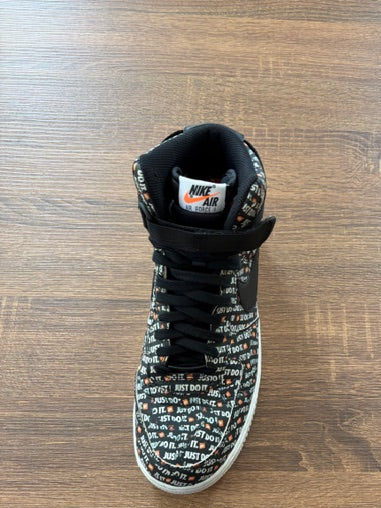 Black with tiny logo - NIKE - Size 11.5*