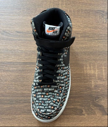 Black with tiny logo - NIKE - Size 11.5*