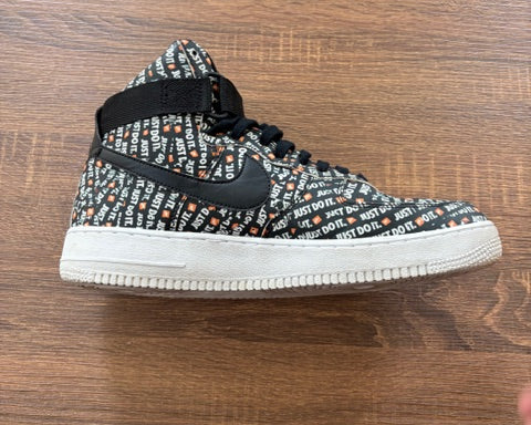 Black with tiny logo - NIKE - Size 11.5*
