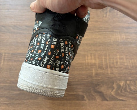 Black with tiny logo - NIKE - Size 11.5*