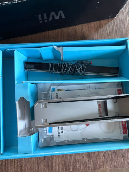 Wii Bundle w/ Original Box  ( + Wii Sports & Wii Resort )