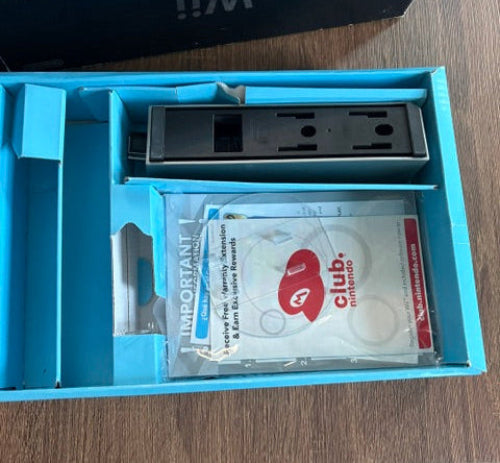 Wii Bundle w/ Original Box  ( + Wii Sports & Wii Resort )
