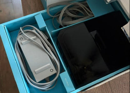 Wii Bundle w/ Original Box  ( + Wii Sports & Wii Resort )