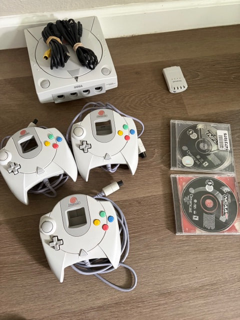 DreamCast Bundle2* Including 2 Games ( NCAA, & NFL )
